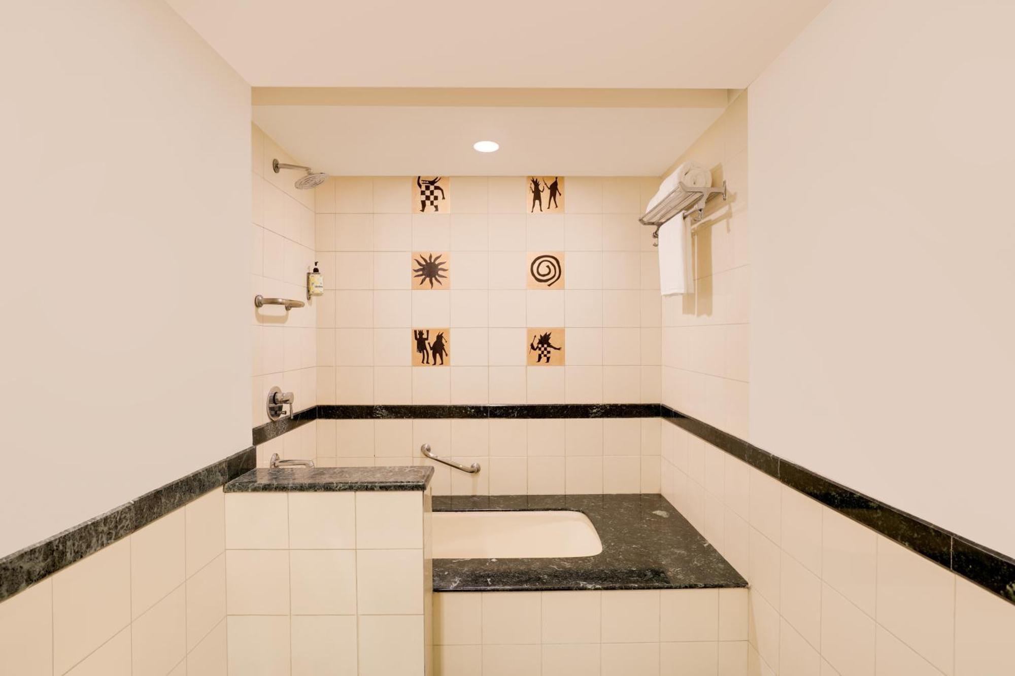 Lemon Tree Hotel, Indore Bagian luar foto
