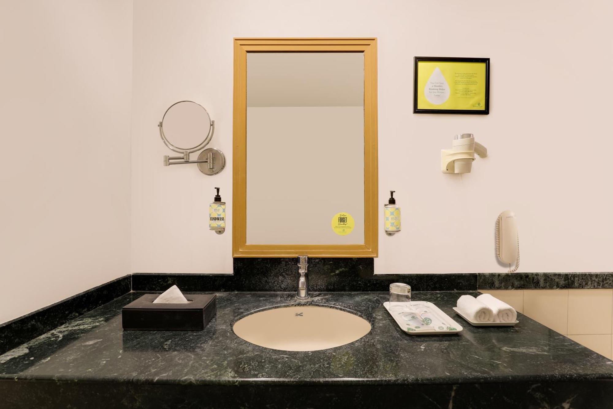 Lemon Tree Hotel, Indore Bagian luar foto
