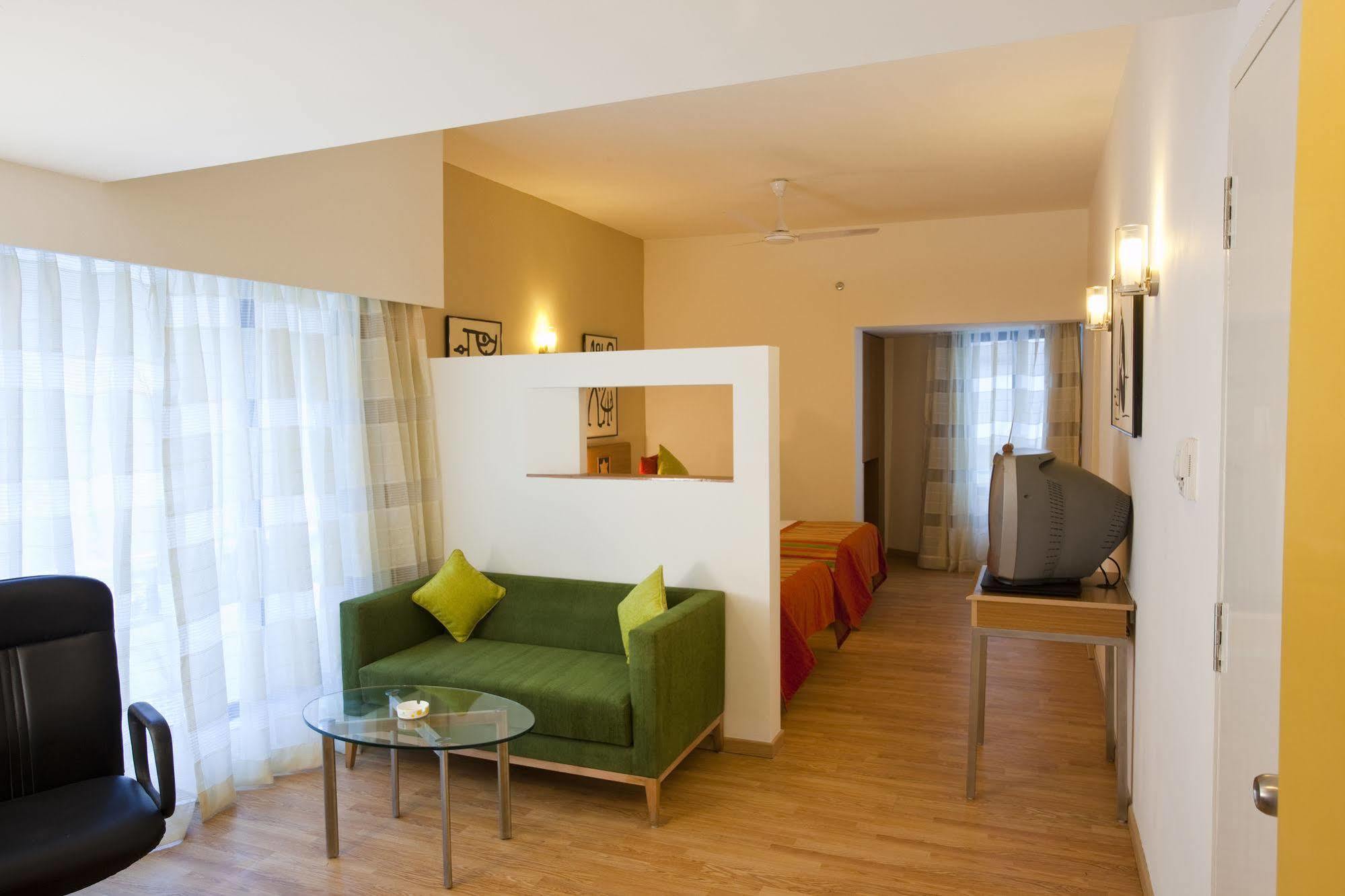 Lemon Tree Hotel, Indore Ruang foto