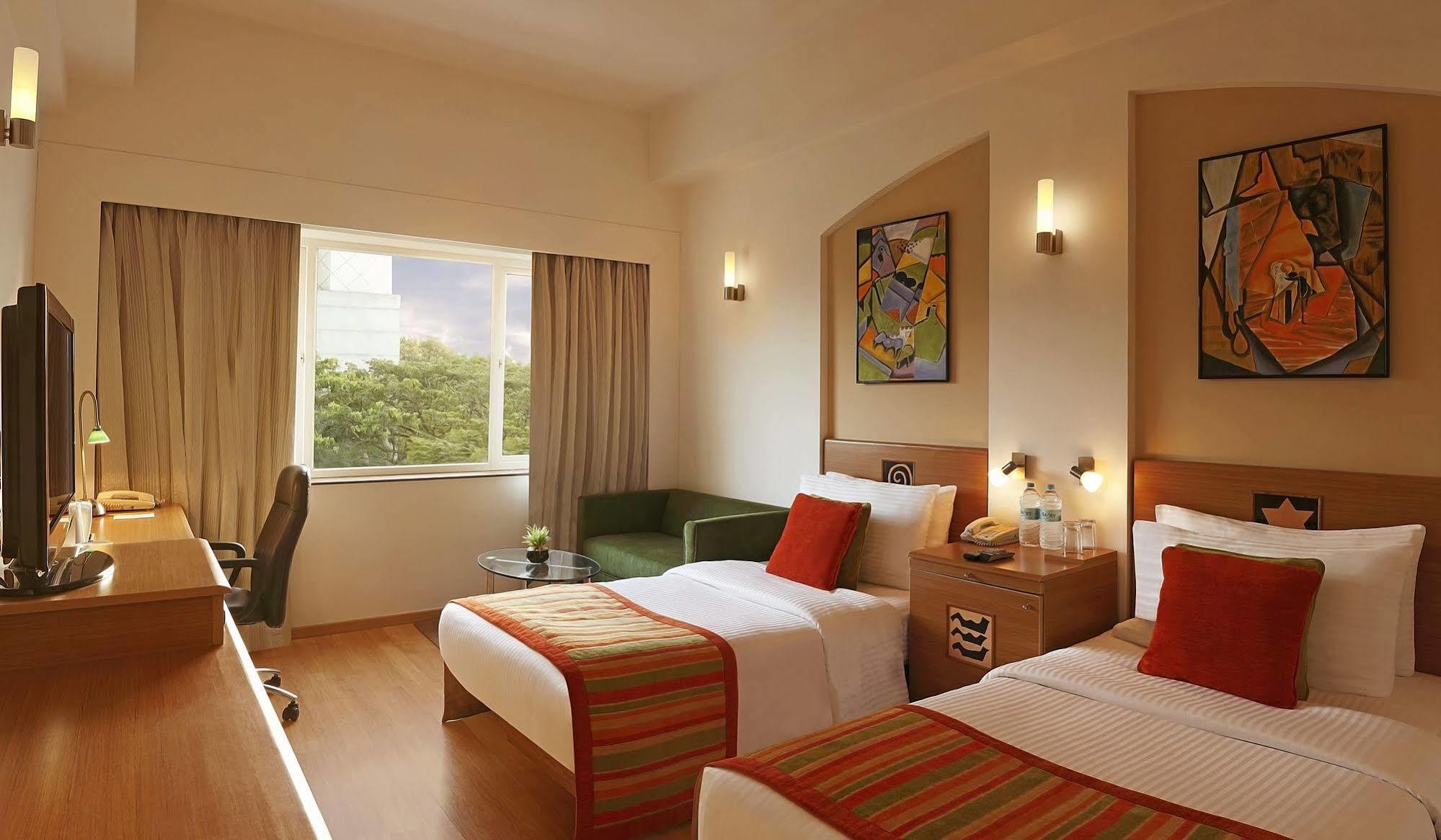 Lemon Tree Hotel, Indore Bagian luar foto