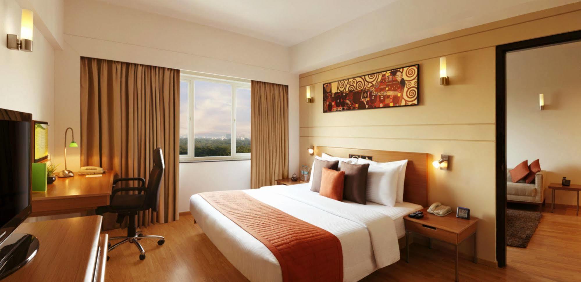 Lemon Tree Hotel, Indore Bagian luar foto