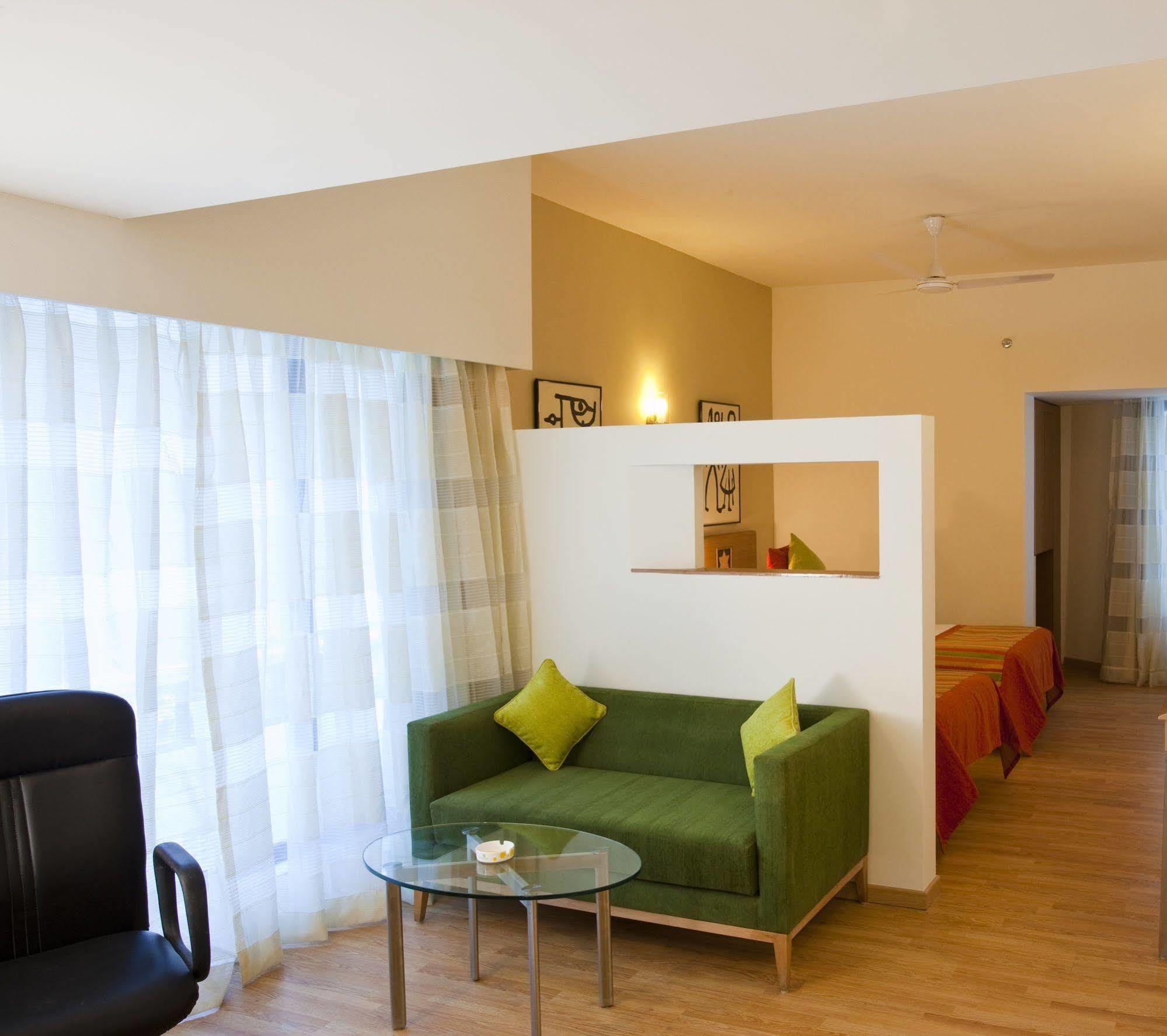 Lemon Tree Hotel, Indore Bagian luar foto